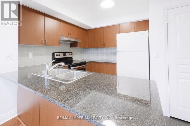 Photo du bâtiment - 75 S Town Centre Blvd