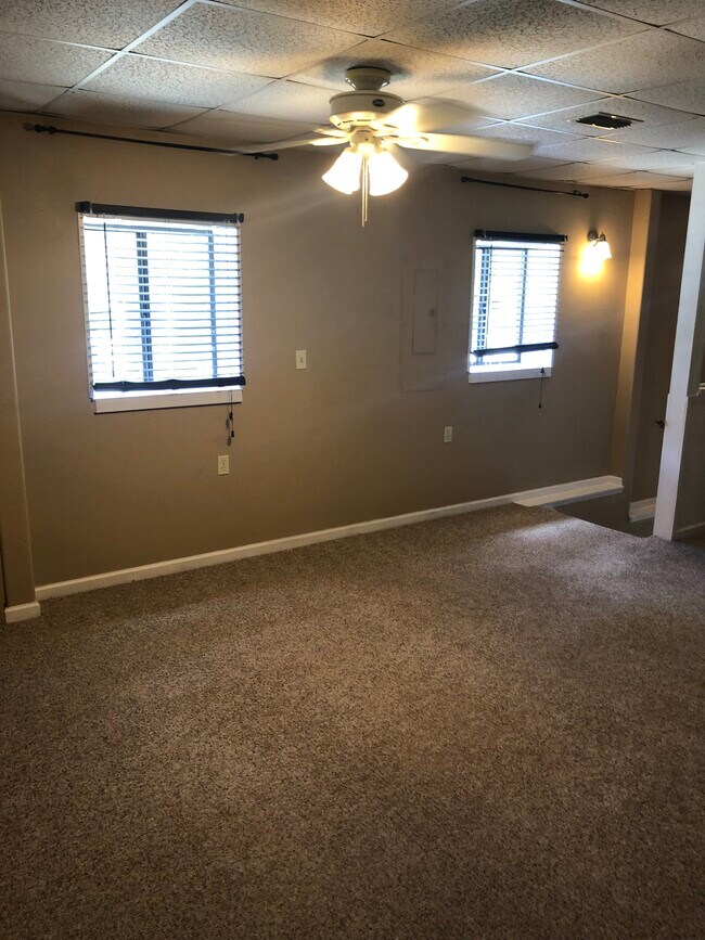 Building Photo - 5610 Southwind Dr