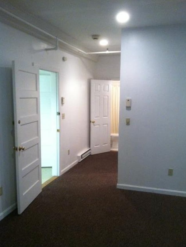 Building Photo - 1075 Beacon St