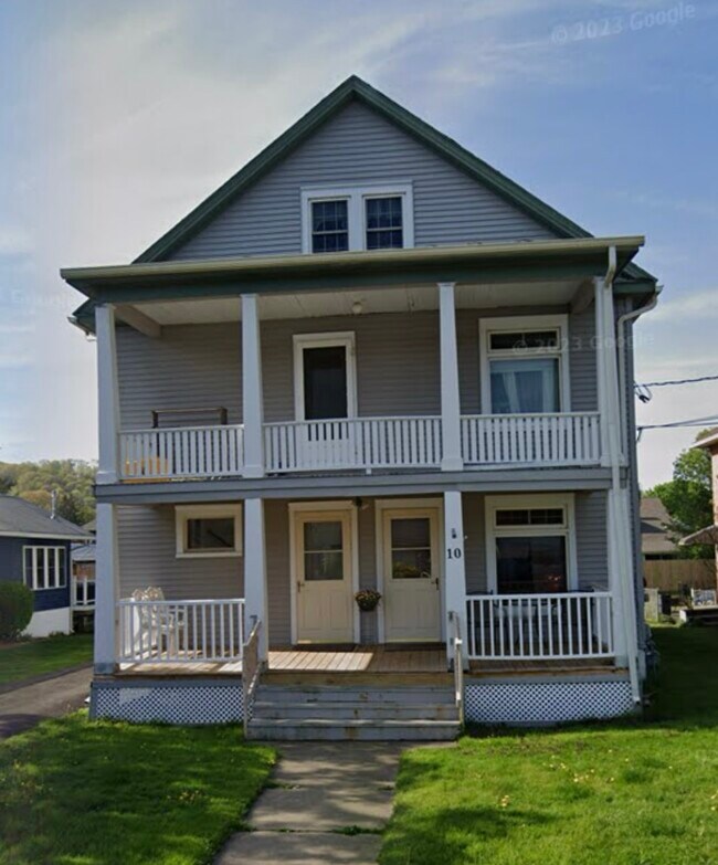 Foto del edificio - 10 Dickinson Ave