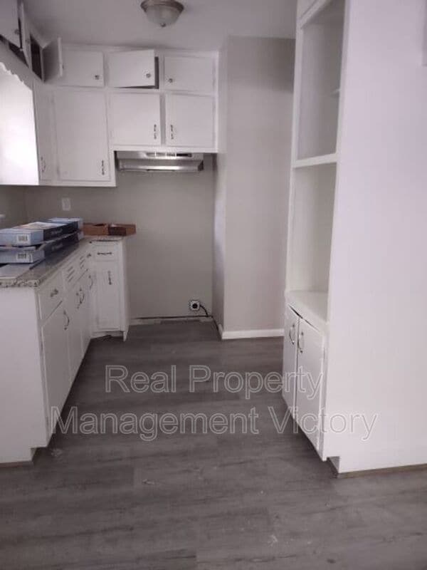 Building Photo - 105 16th Ct Cir NE