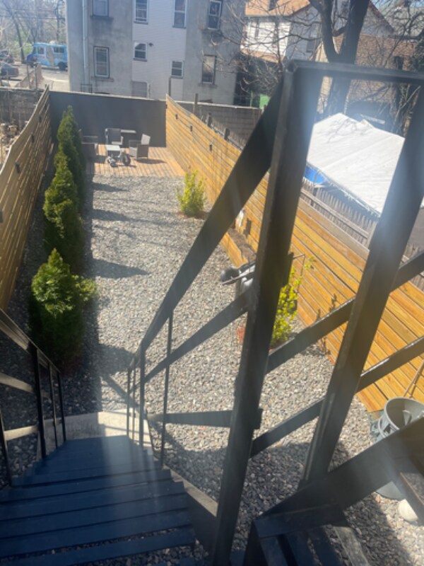 Building Photo - 118 Highland Ave