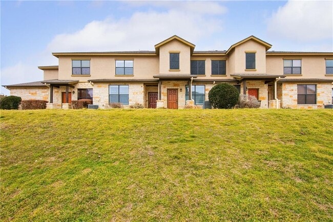 Building Photo - 2101 Town Centre Dr