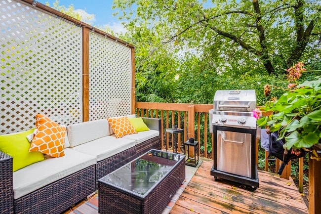 Foto del edificio - 3817 N Milwaukee Ave