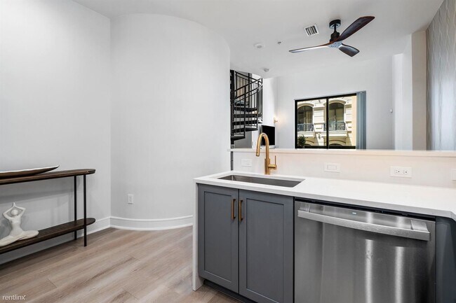 Foto del edificio - 1 br, 1.5 bath Condo - 801 S Olive Ave Uni...