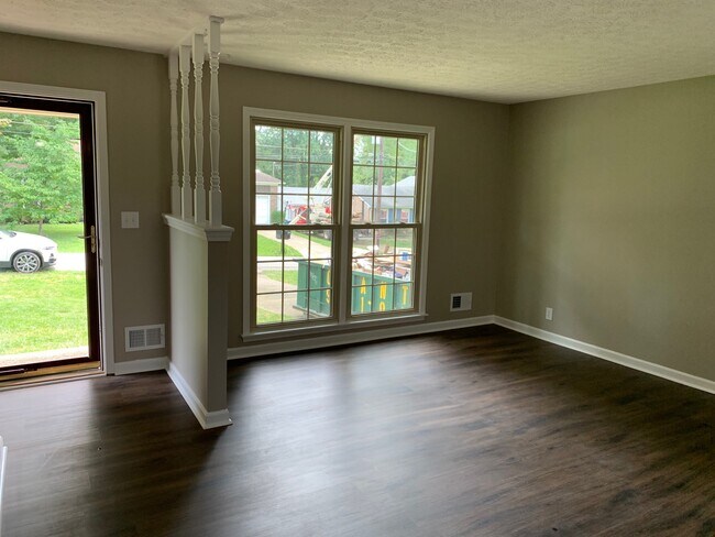 Building Photo - 12105 Wayside Ln