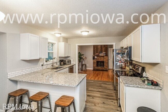 Foto del edificio - 3 br, 1.5 bath House - 301 NW Scott Street