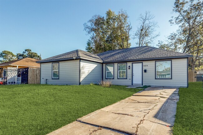 Foto del edificio - 5874 Belcrest St