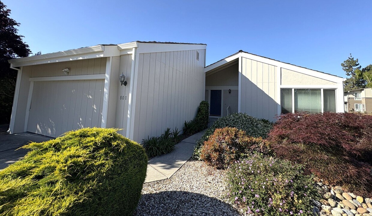 Primary Photo - Charming Updated 2-Bedroom Home in Prime L...
