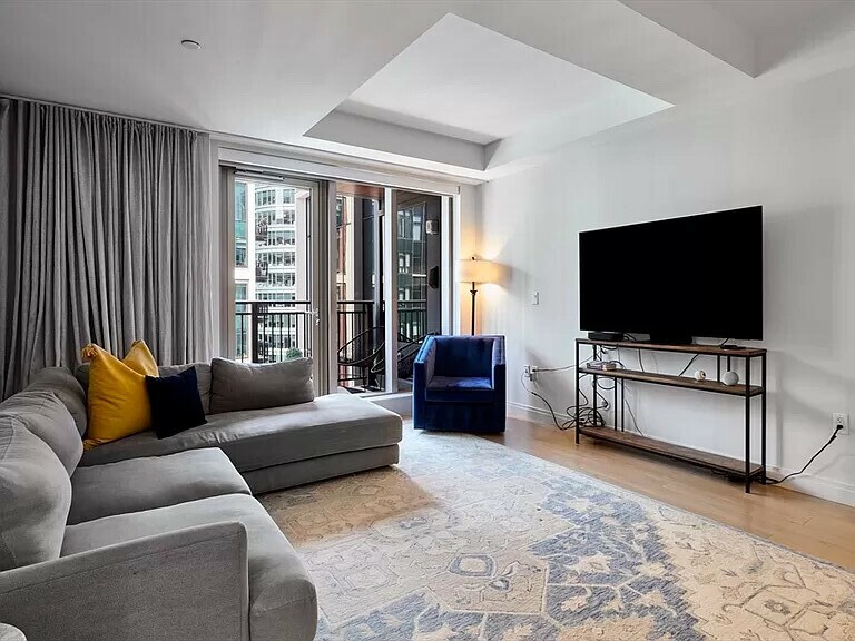 Foto principal - 135 Seaport Blvd