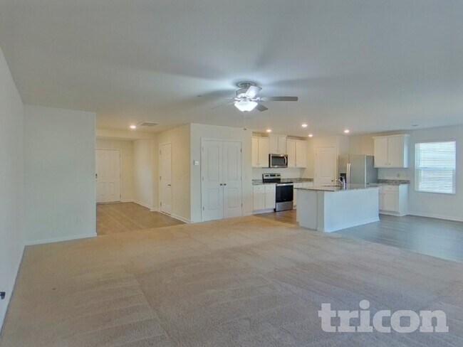 Foto del edificio - 6015 Mason Tucker Dr