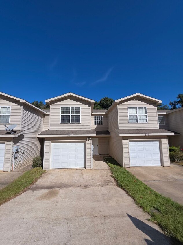 Foto principal - 435 Sandy Oak Dr