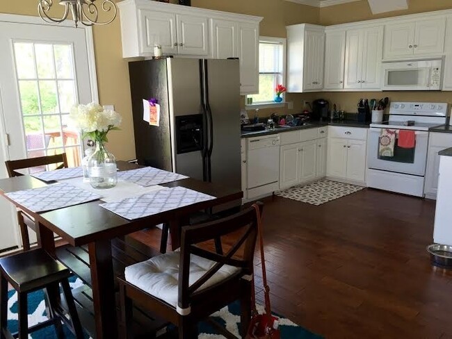 Building Photo - Convenient to Fort Gordon and Evans