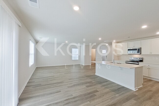 Foto del edificio - 125 Inez Ave