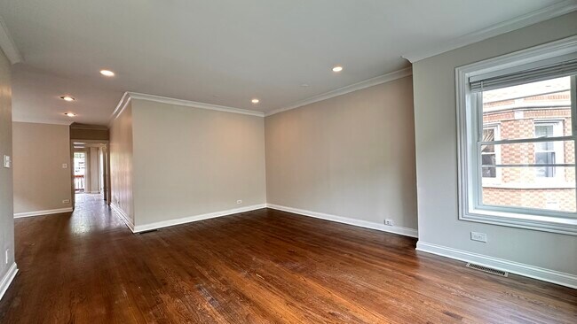 Foto del edificio - 5632 N St Louis Ave