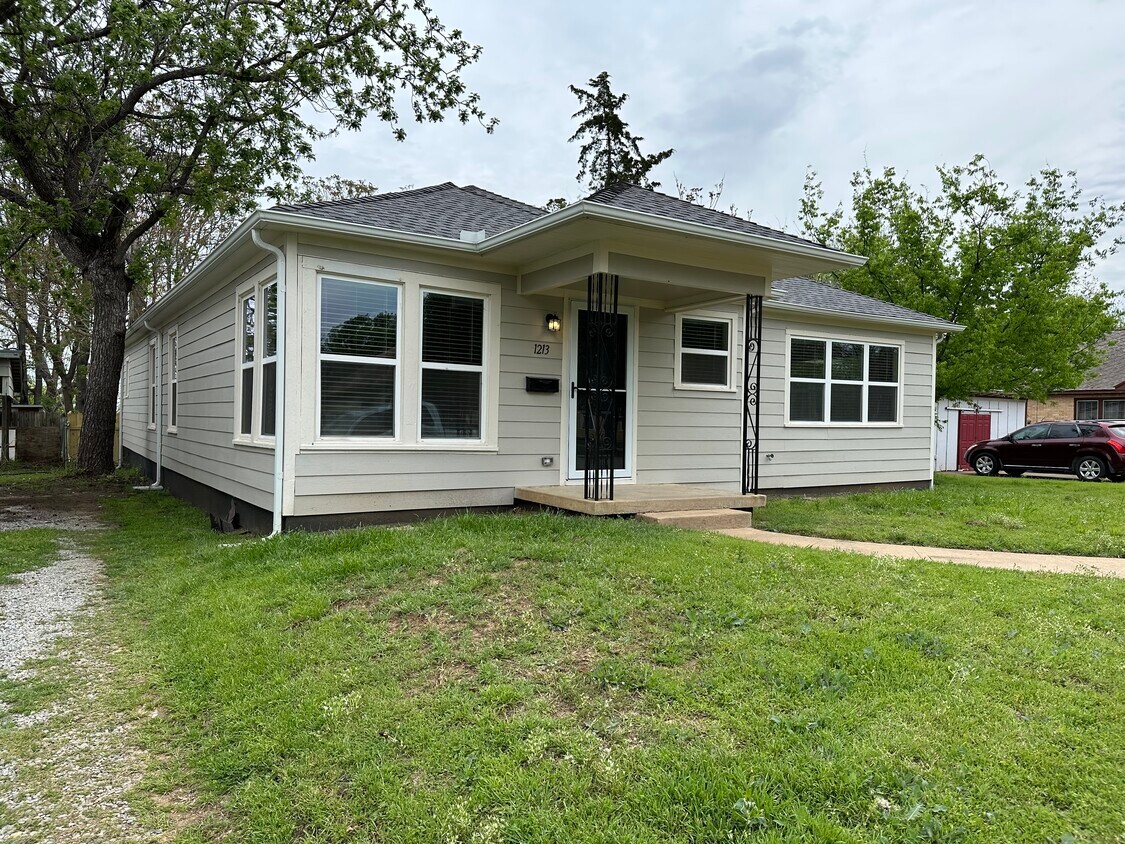 1213 W Walker St, Denison, TX 75020 House Rental in Denison, TX