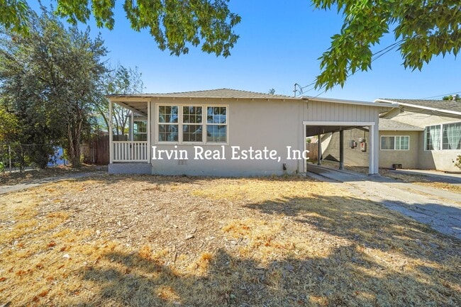 Building Photo - Nice 3 Bedroom PIttsburg with a big back yard