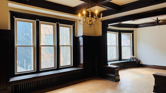 Foto del edificio - 1024 E Brady St