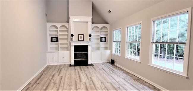 Foto del edificio - 4505 Pinehollow Ct