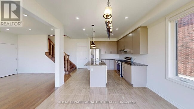 Building Photo - 2592 Stallion Dr