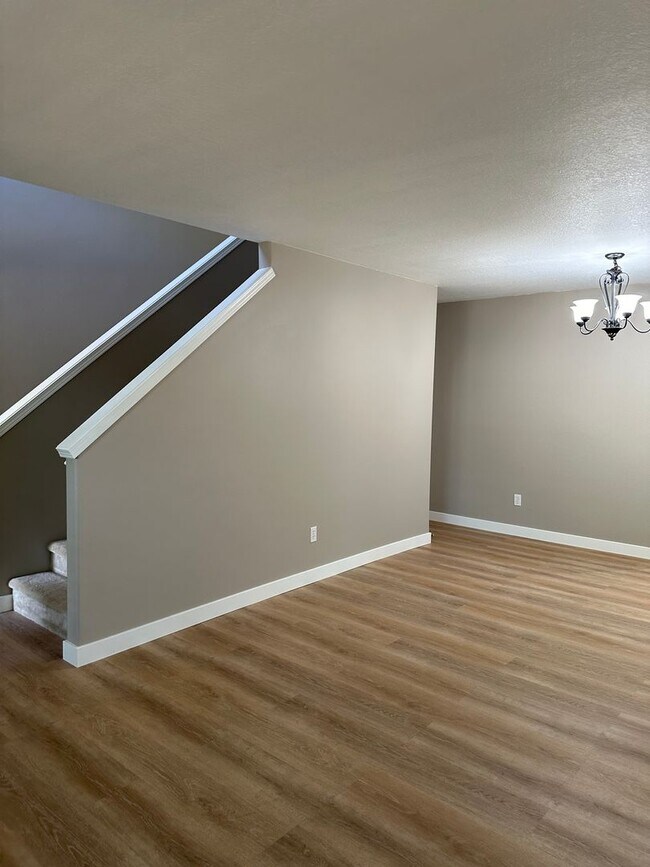 Building Photo - Beautiful 3 Bedroom Home in Bridle Springs Community – Available Now!