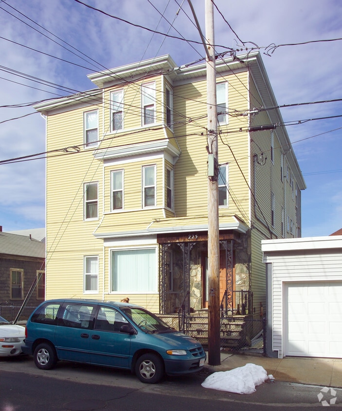 Building Photo - 225 Almond St