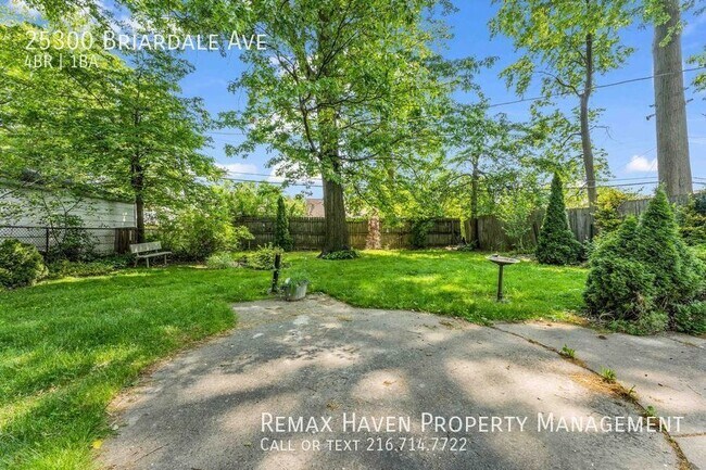 Foto del edificio - 25300 Briardale Ave, Euclid-  Stunning 4 b...