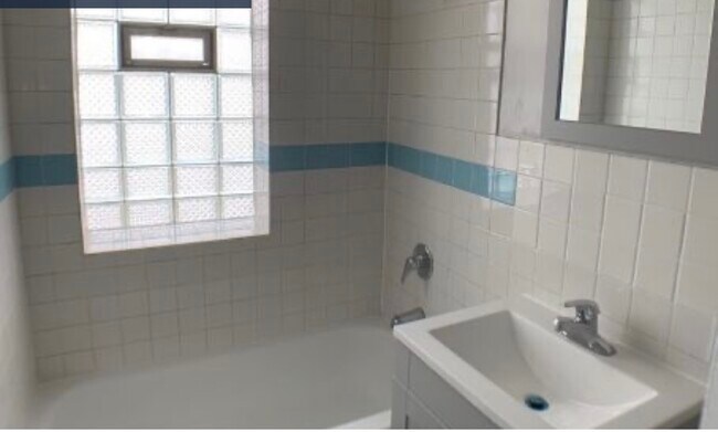 Foto del edificio - 357 E 55th Pl