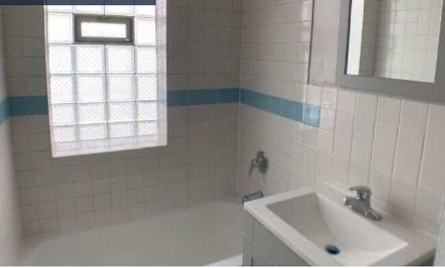 Building Photo - 357 E 55th Pl