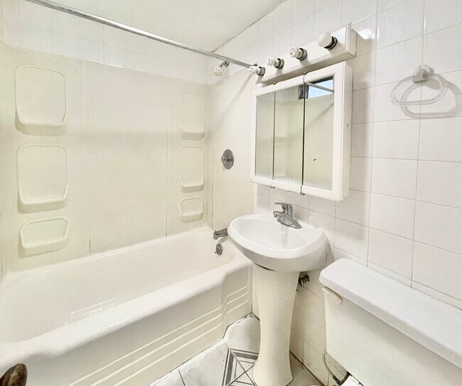 Building Photo - 2948 W Nelson St