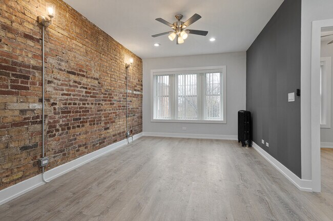 Building Photo - 6950 N Wolcott Ave