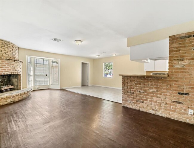 Building Photo - 6323 Oakham St