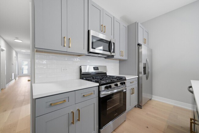 Foto del edificio - 2442 W Wilson Ave