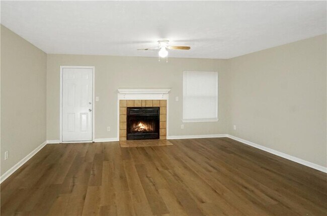 Foto del edificio - 5847 Trent Walk Dr