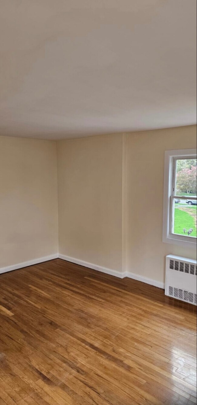 Building Photo - 11 Millers Ln