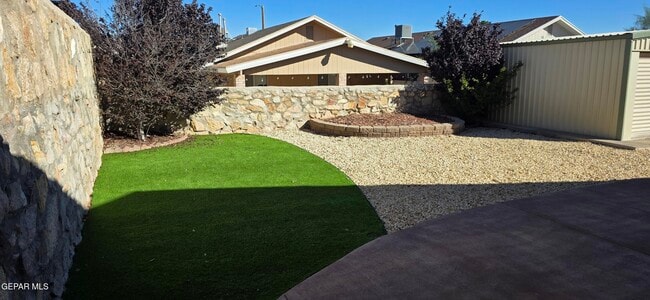 Building Photo - 12555 Flora Alba Dr