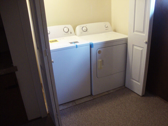 Laundry Area. - 712 Charlotte Ave