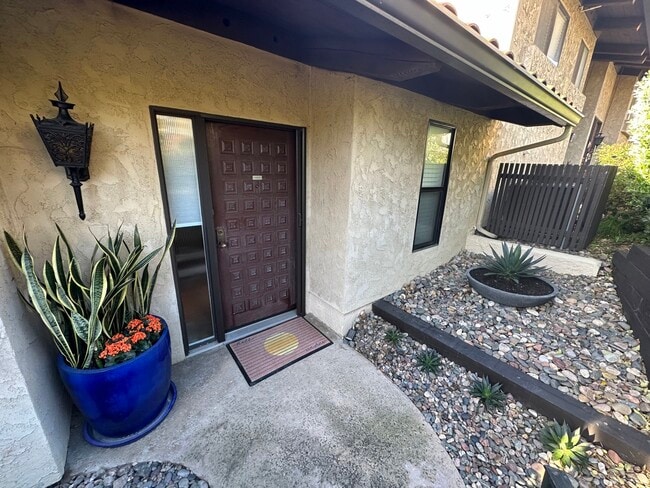 Foto del edificio - 1929 Alga Rd