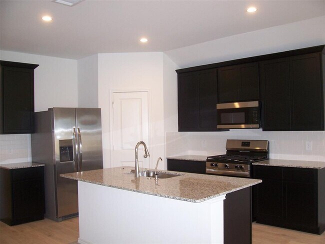 Foto del edificio - 5015 Rosevine Way