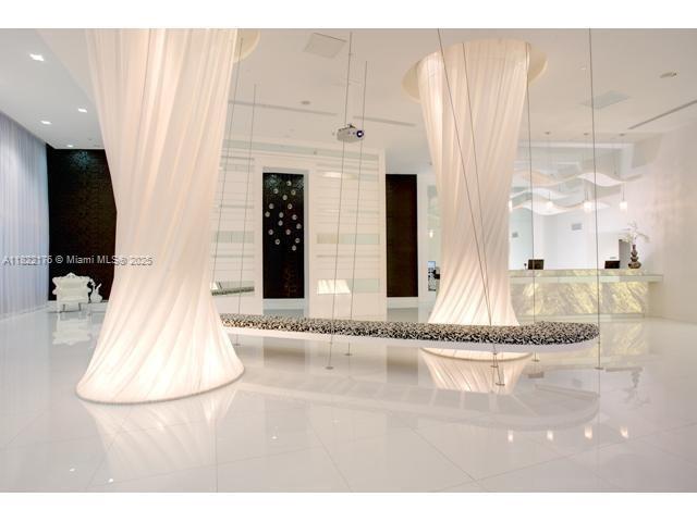 Foto principal - 350 S Miami Ave