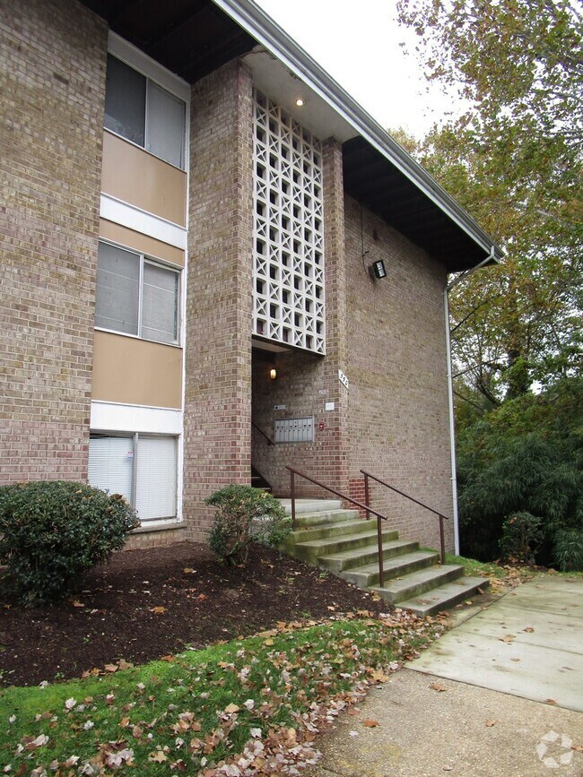 Building Photo - 550 Wilson Bridge Dr