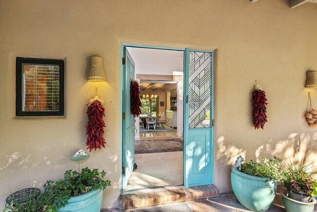 Foto del edificio - 1600 Padre Roberto Rd NW