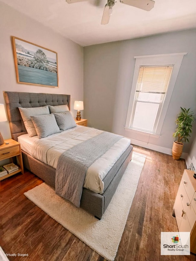 Building Photo - Updated 3 bed 1 bath main floor apartment