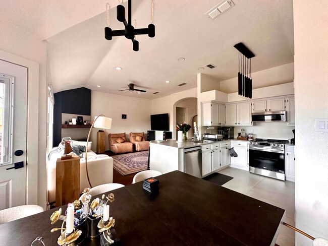 Foto del edificio - 1865 Meyerwood Ln N