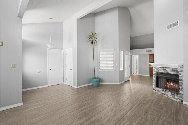 Foto del edificio - 10901 Highwood Way