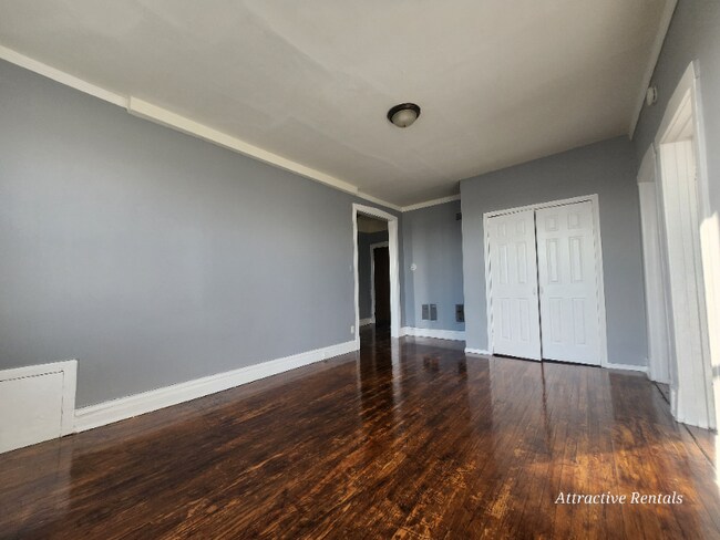 Building Photo - 1160 S Mason Ave