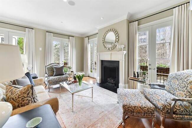 Foto del edificio - 112 Old Ivy Rd NE