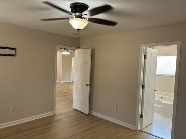 Foto del edificio - 122 Woodbridge Ct