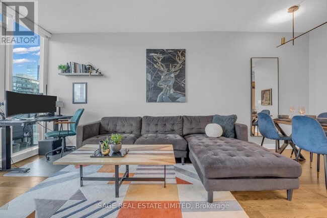 Photo du bâtiment - 320 Richmond St E