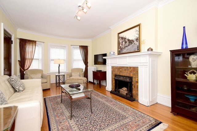 Building Photo - 208 N Oak Park Ave
